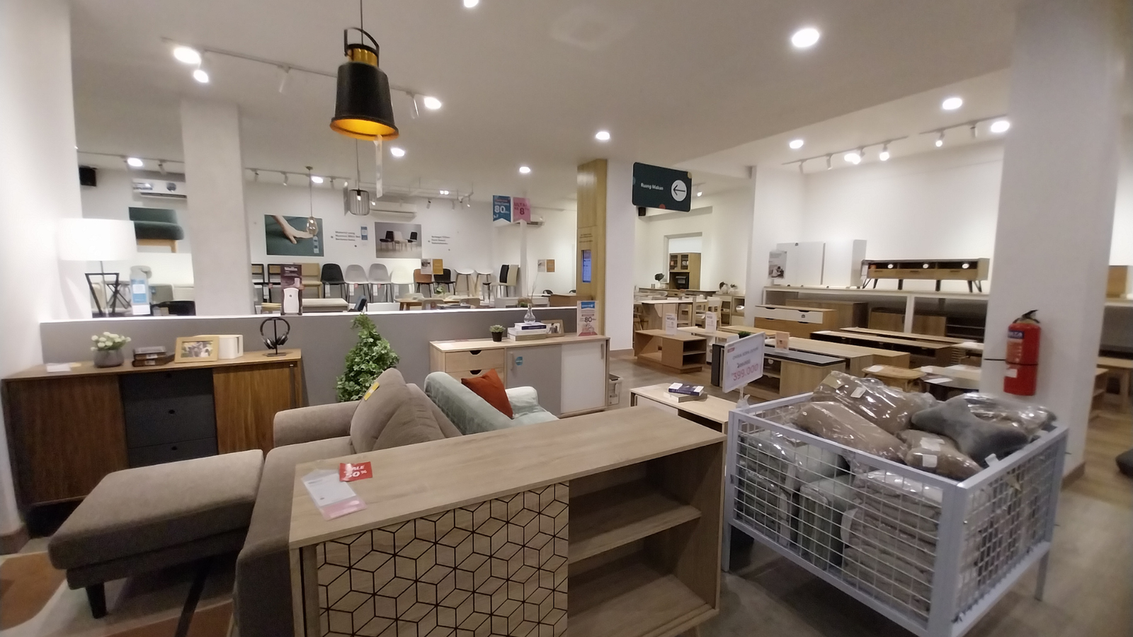 Murlidhar Store — Experience Center 3